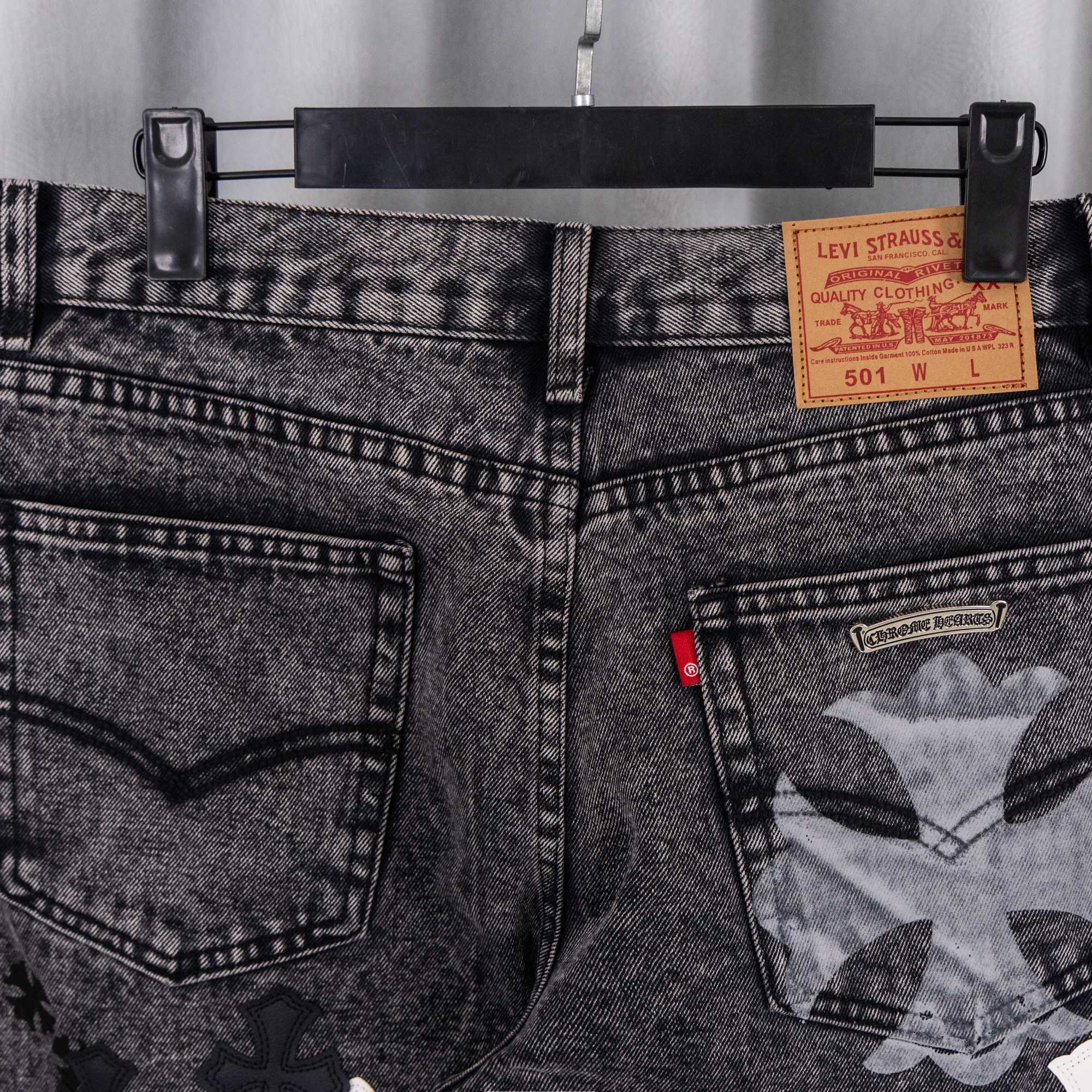 Dark denim pants with waistband Levi Strauss label and pocket graphic