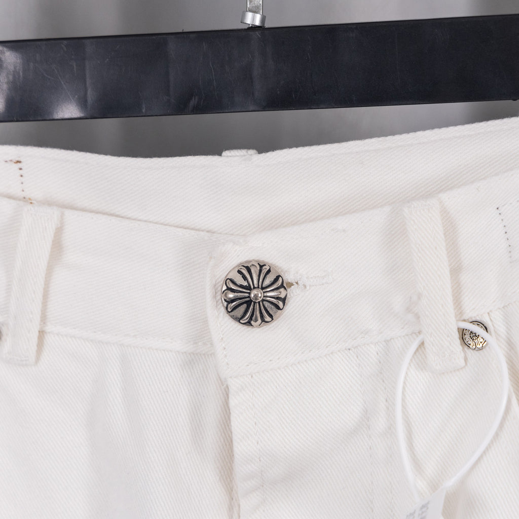 White denim pants buttoned waistband with central metal snap