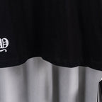 Black short-sleeve T-shirt bottom hem with curved side shape
