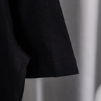Black short-sleeve T-shirt sleeve with stitched hem