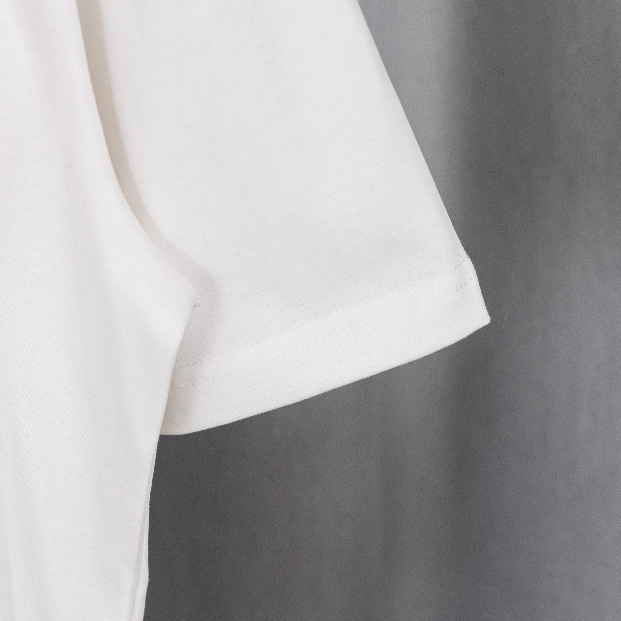 White T-shirt with curved hem and short sleeve cuff