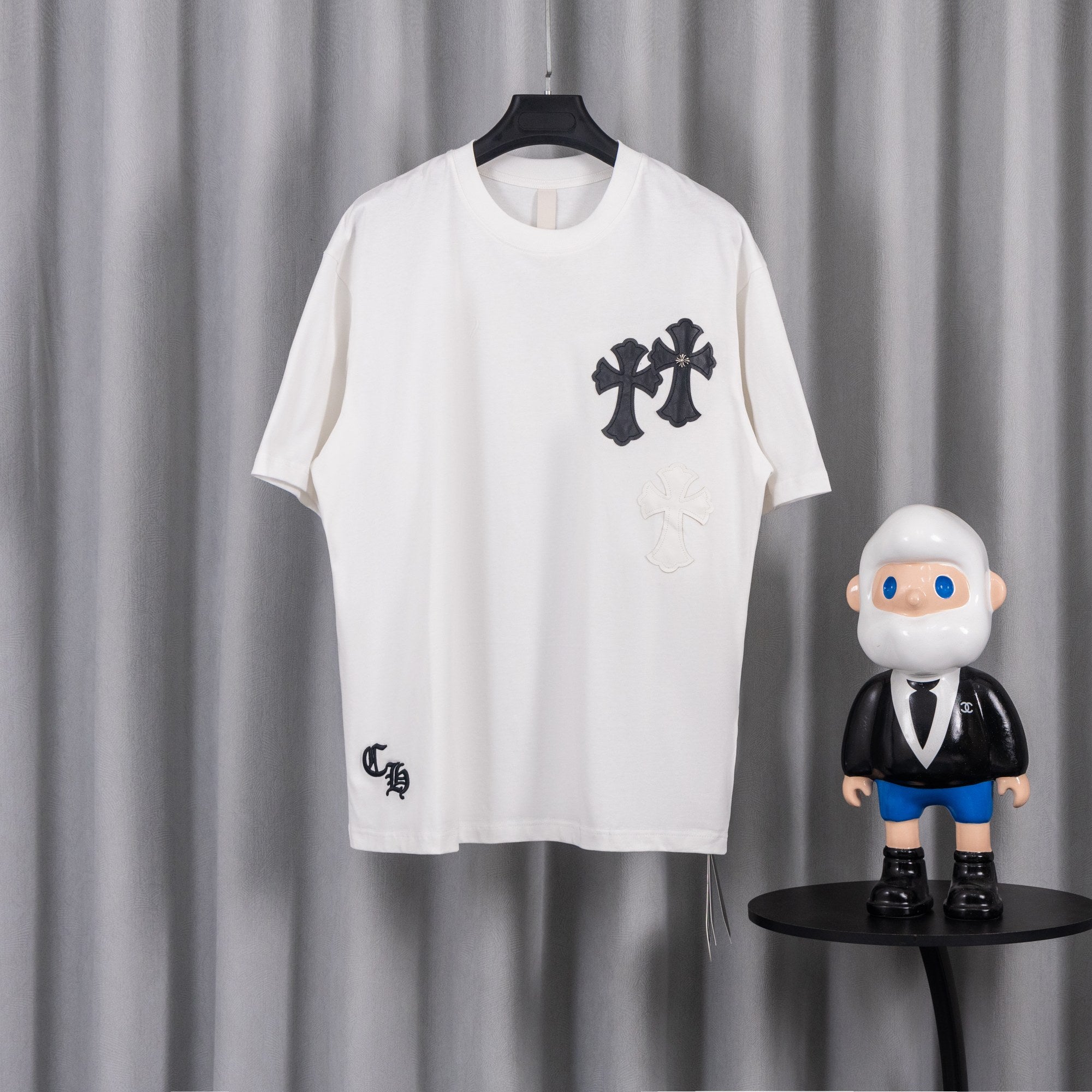 White short-sleeve T-shirt with black cross appliques on chest and sleeves