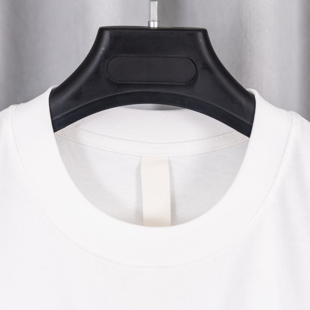 White short-sleeve T-shirt with crew neckline detail