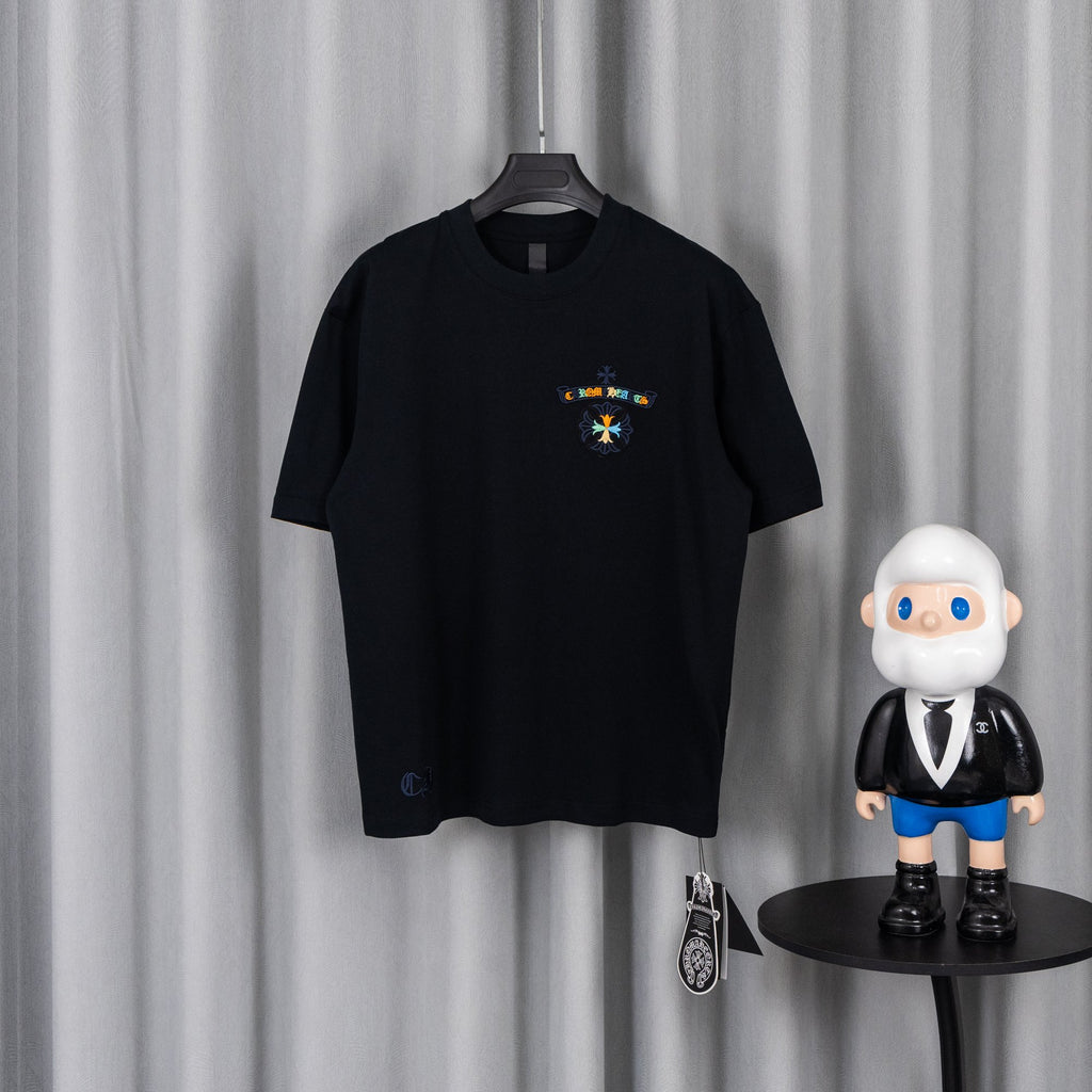 Black crewneck short-sleeve T-shirt with small chest graphic print