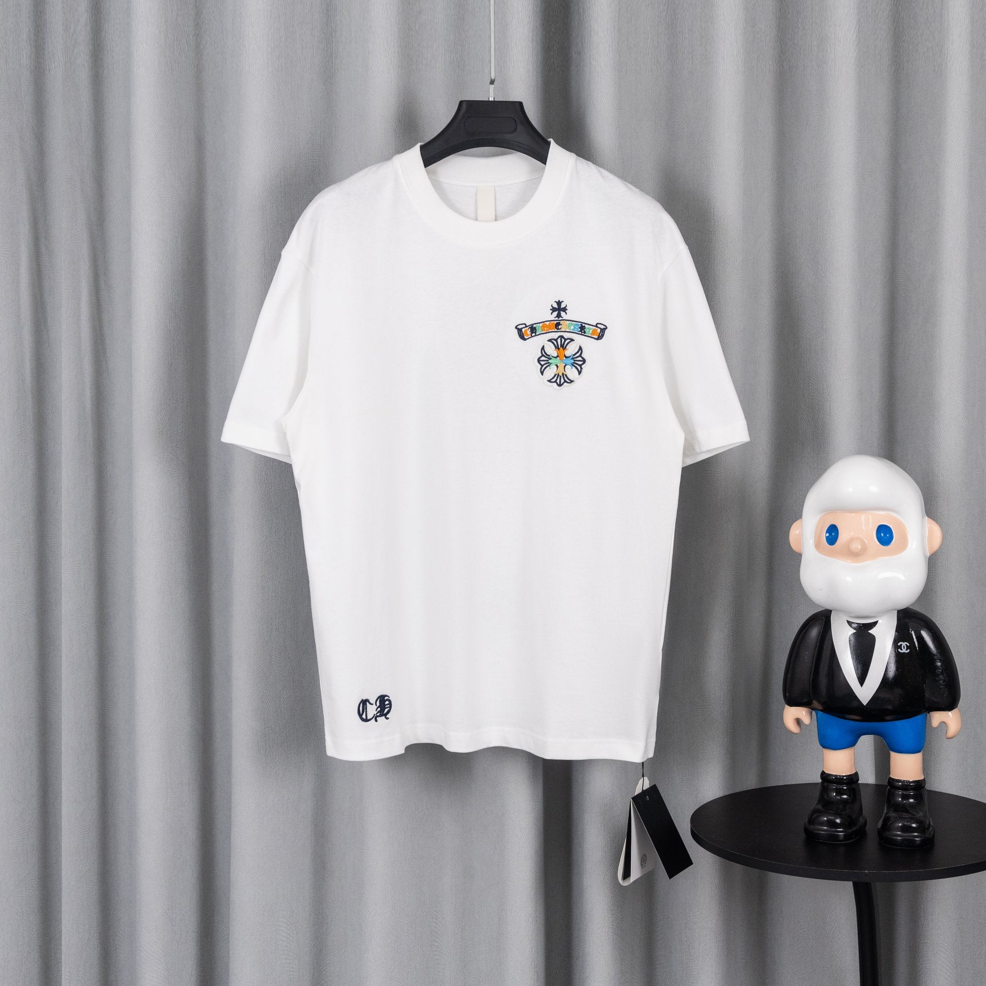 White short-sleeve T-shirt with small crest logo on the chest