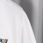 White short-sleeve T-shirt side panel and sleeve seam