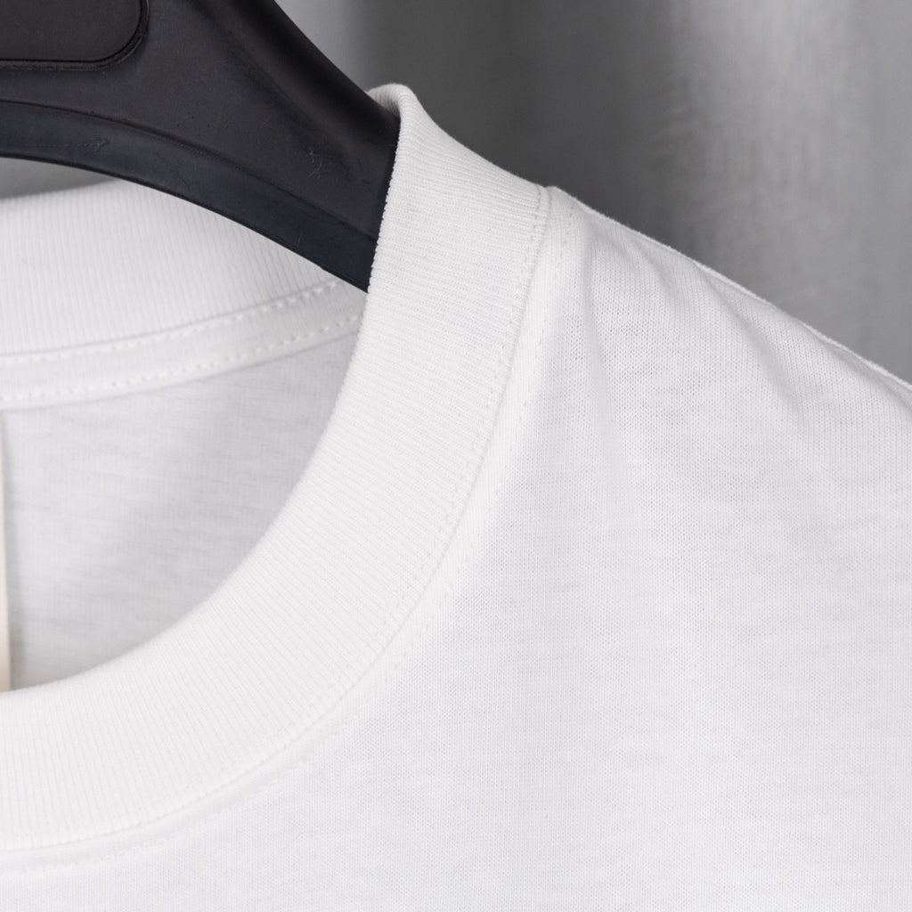 White short-sleeve T-shirt neckline and shoulder seam detail
