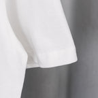 White short-sleeve T-shirt hem and sleeve cuff