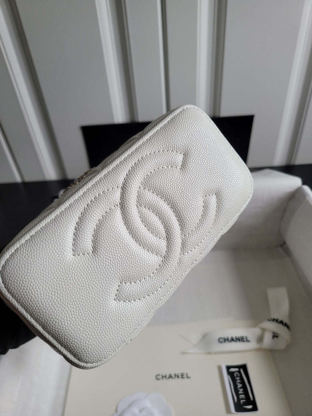 Chanel bag, white quilted leather clutch with gold CC logo on front