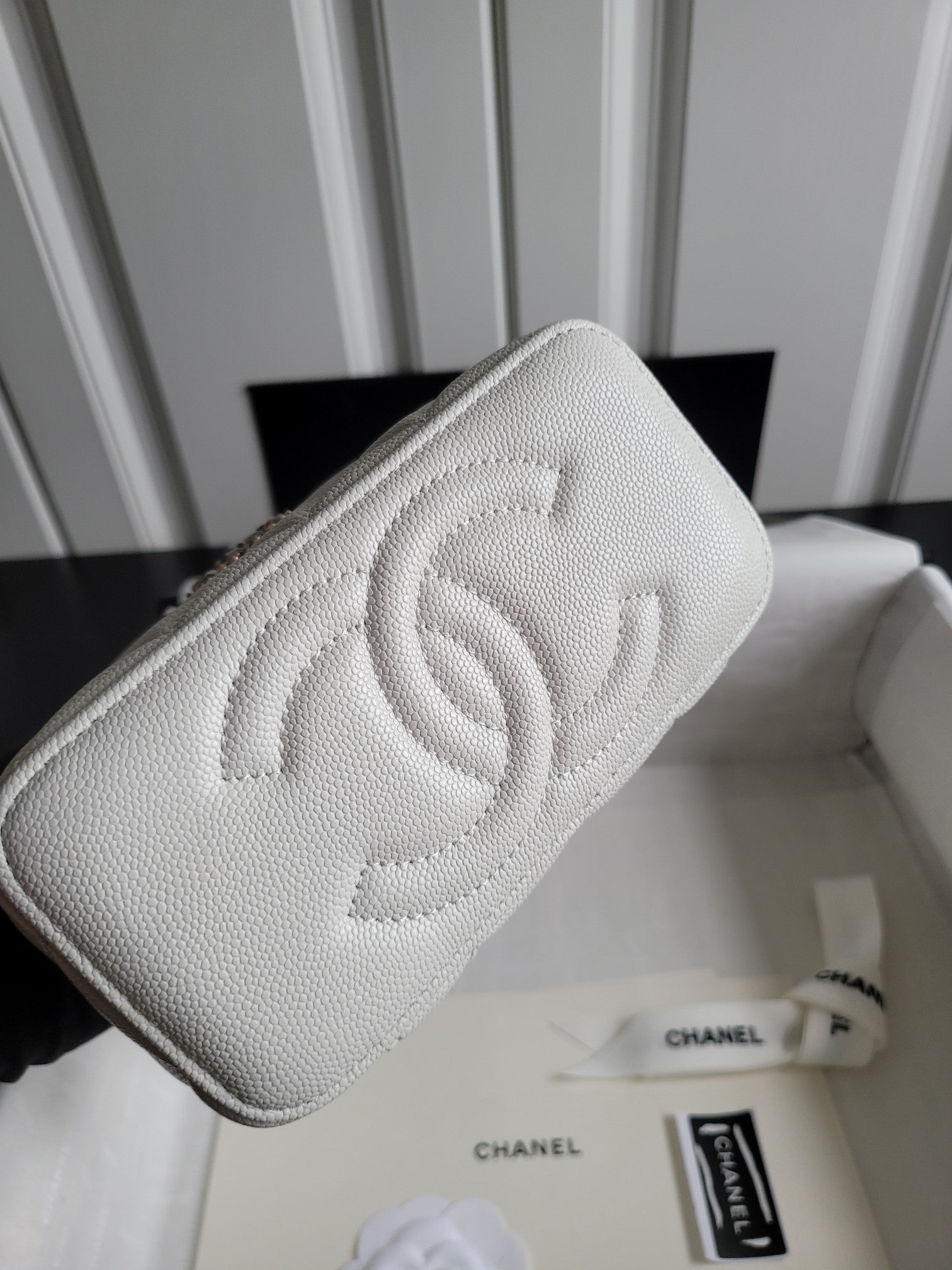 Chanel bag, white quilted leather clutch with gold CC logo on front