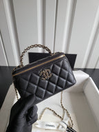 Chanel quilted shoulder bag in dark leather, gold chain strap, top zip and CC clasp