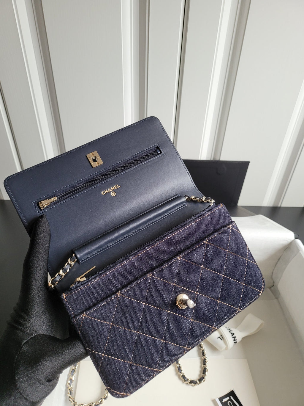 Navy quilted Chanel shoulder bag with chain strap and flap, button clasp