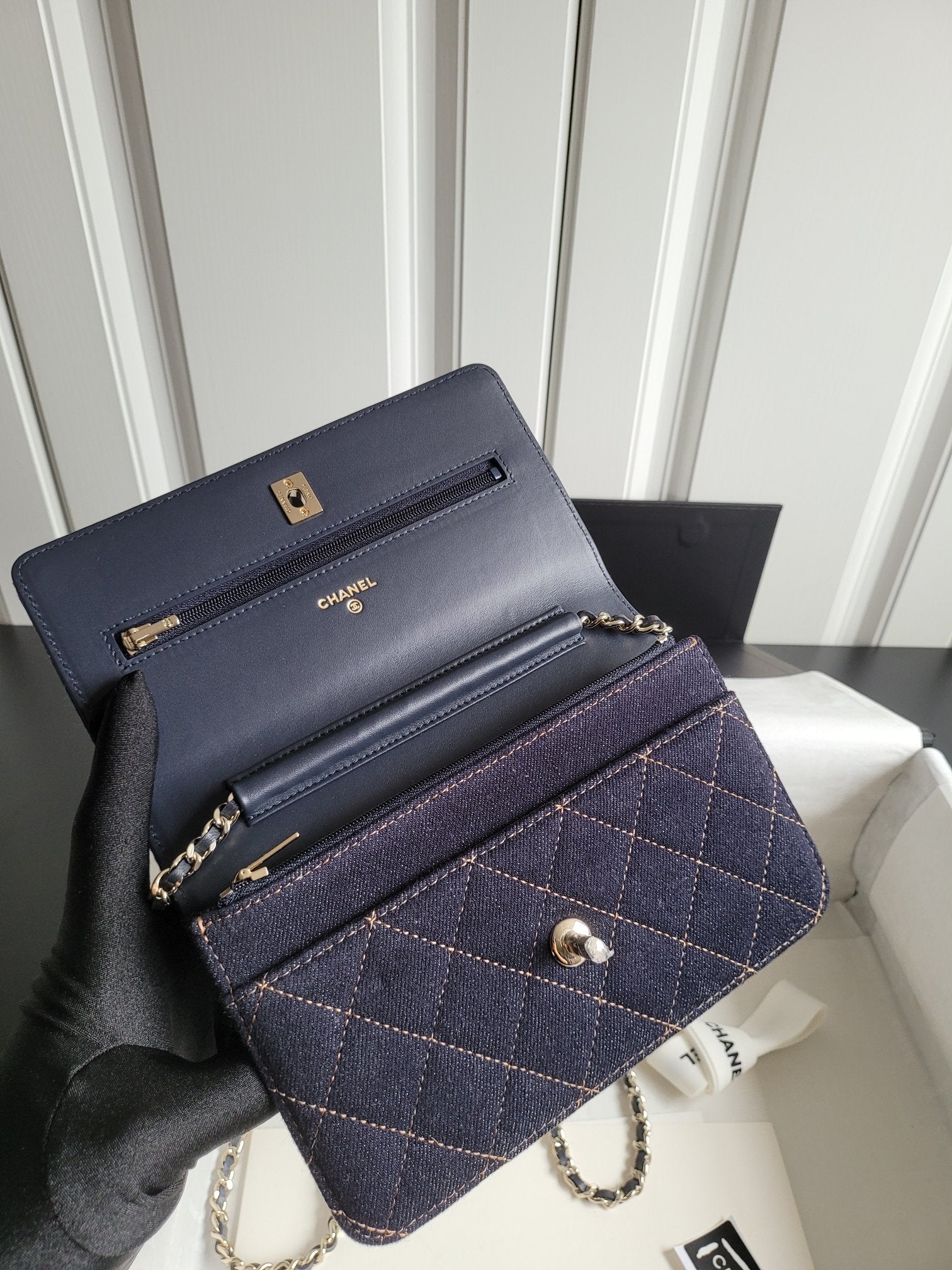 Navy quilted Chanel shoulder bag with chain strap and flap, button clasp