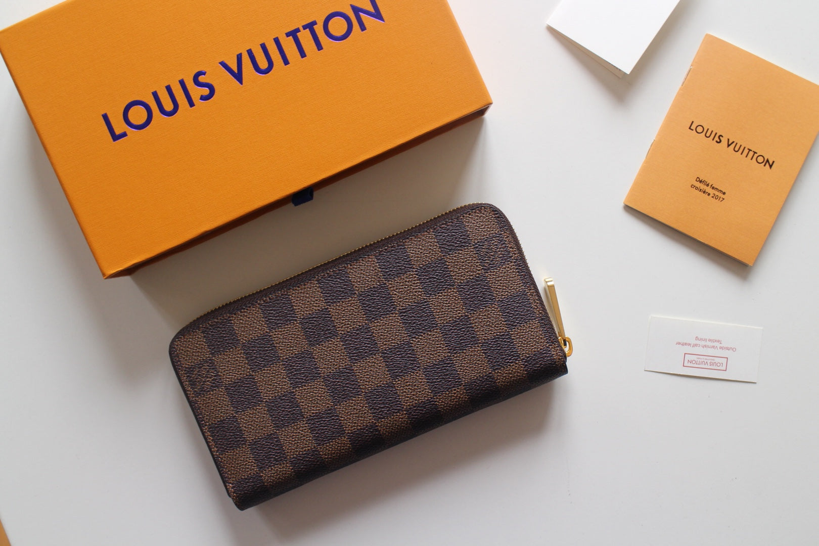 Louis Vuitton small bag with Damier check canvas and gold zip, rectangular.