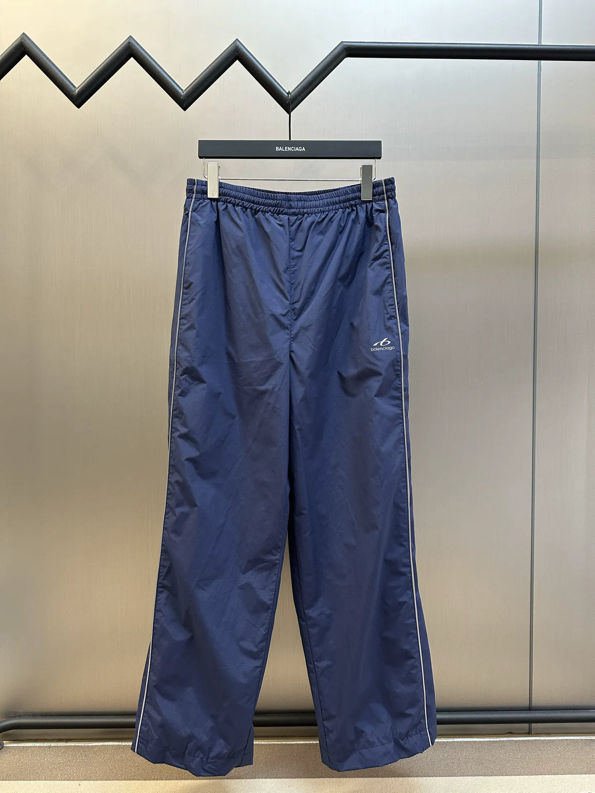 Navy Balenciaga pants with elastic waistband and side logo at upper thigh