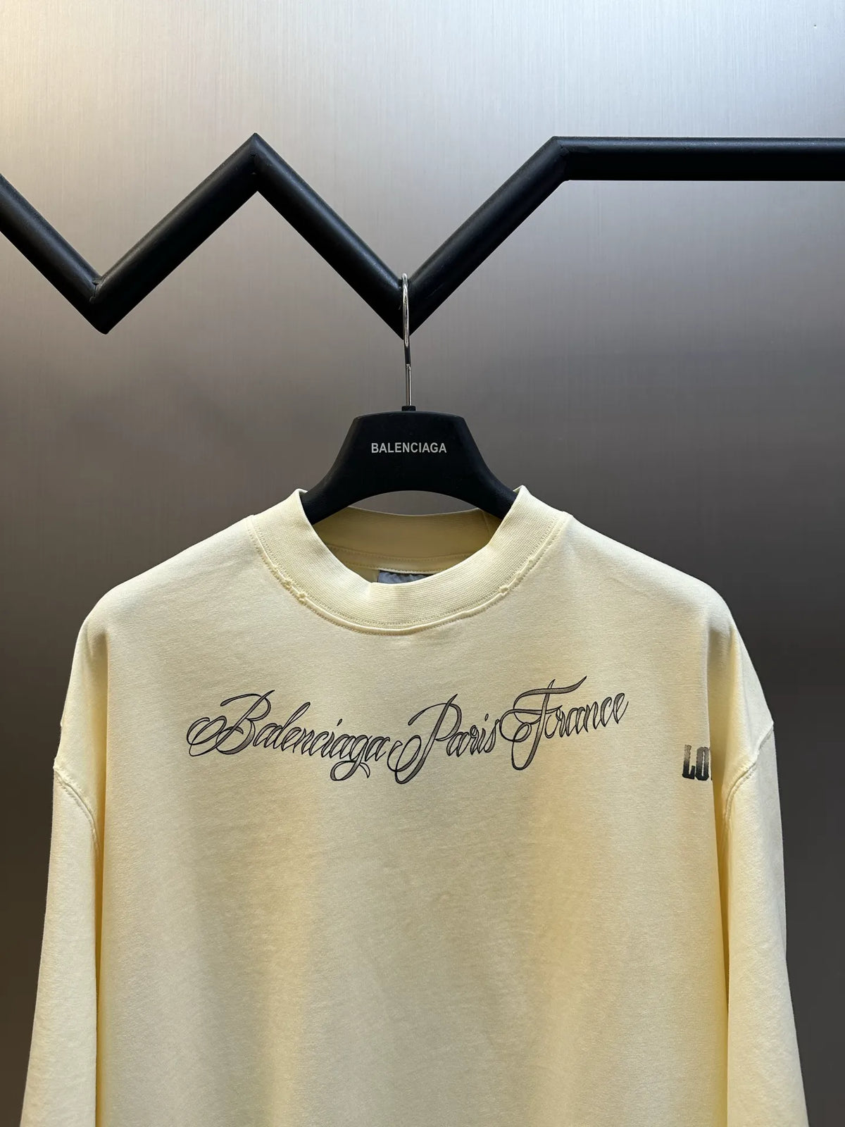 Cream short-sleeve T-shirt with large Balenciaga Paris script logo print
