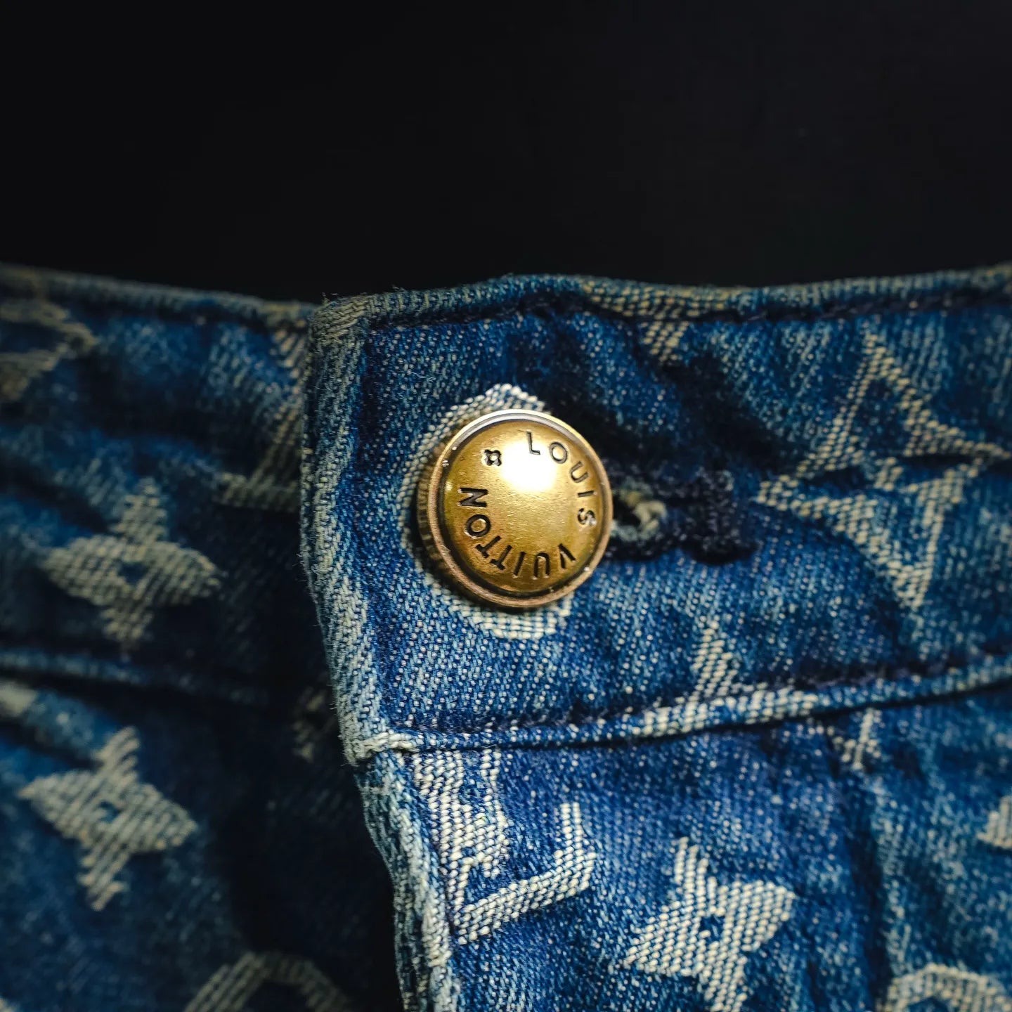 Louis Vuitton denim shorts button with round logo detail