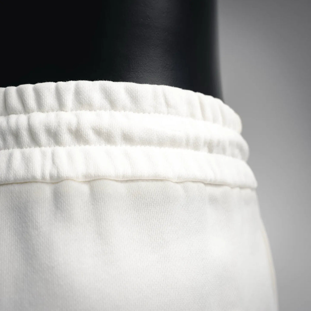 White elastic waistband with gathered stitching