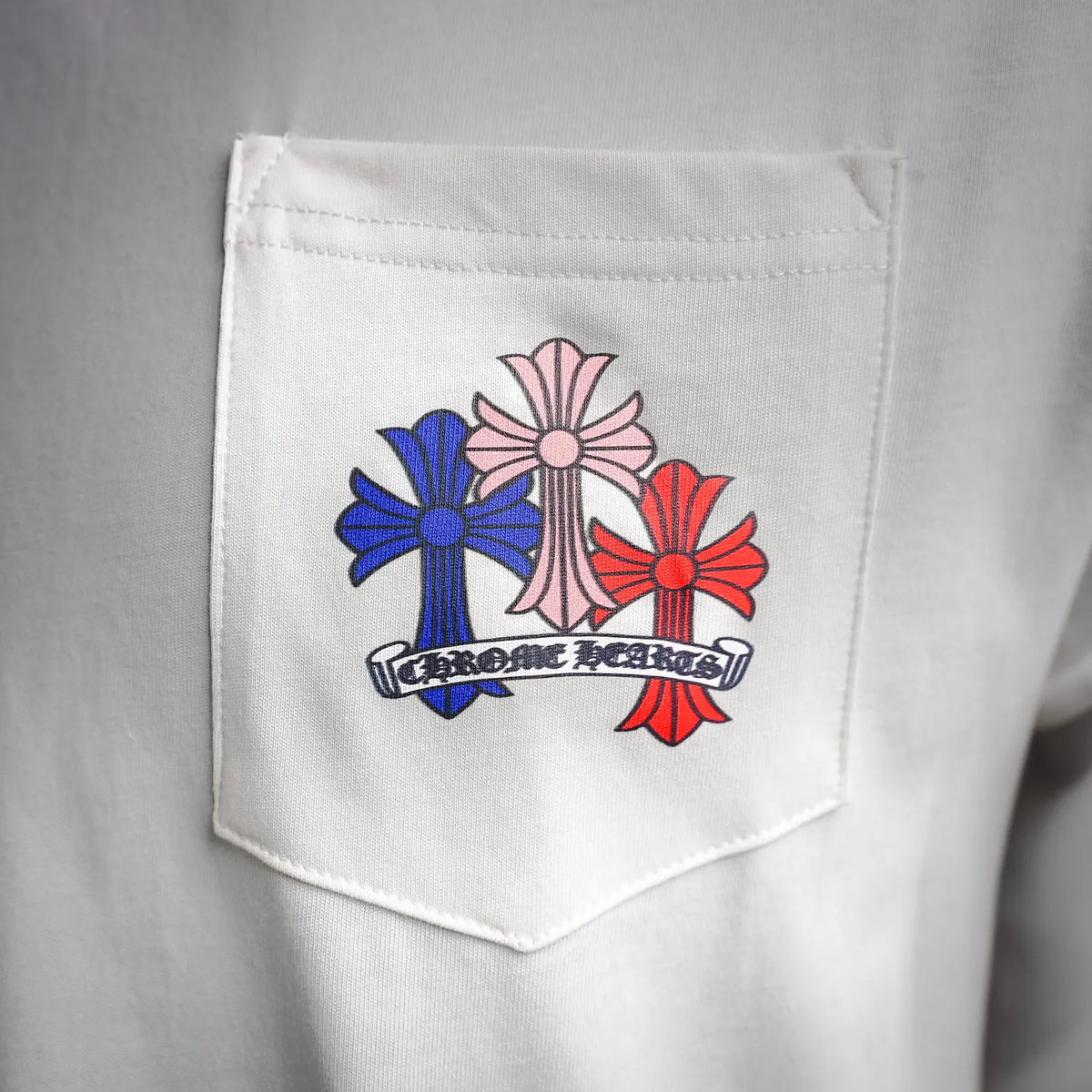 White long-sleeve T-shirt chest pocket with multicolor floral crest print