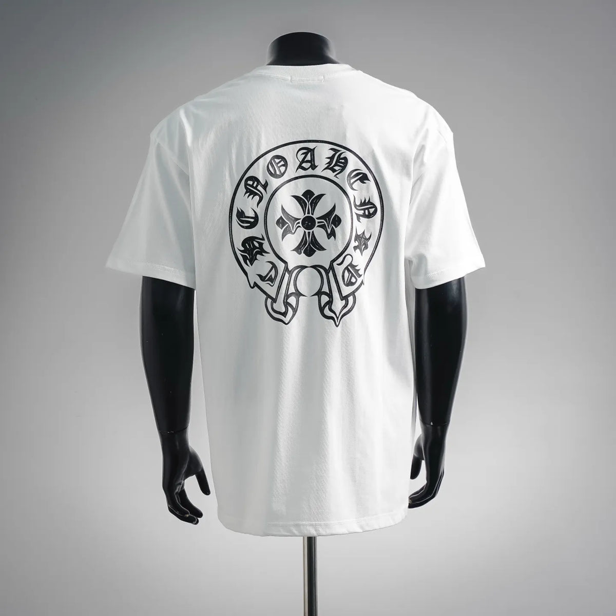 White short-sleeve T-shirt with large back skull graphic print