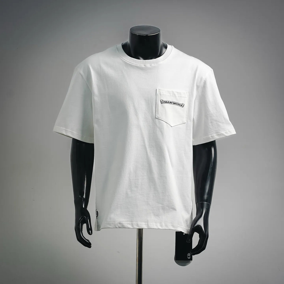 White short-sleeve T-shirt with chest pocket and logo patch