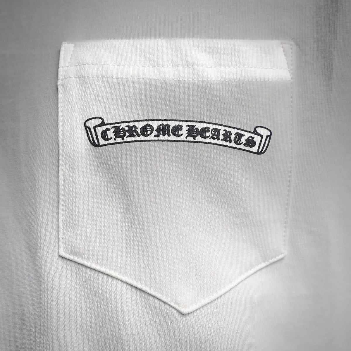 White T-shirt chest pocket with embroidered logo