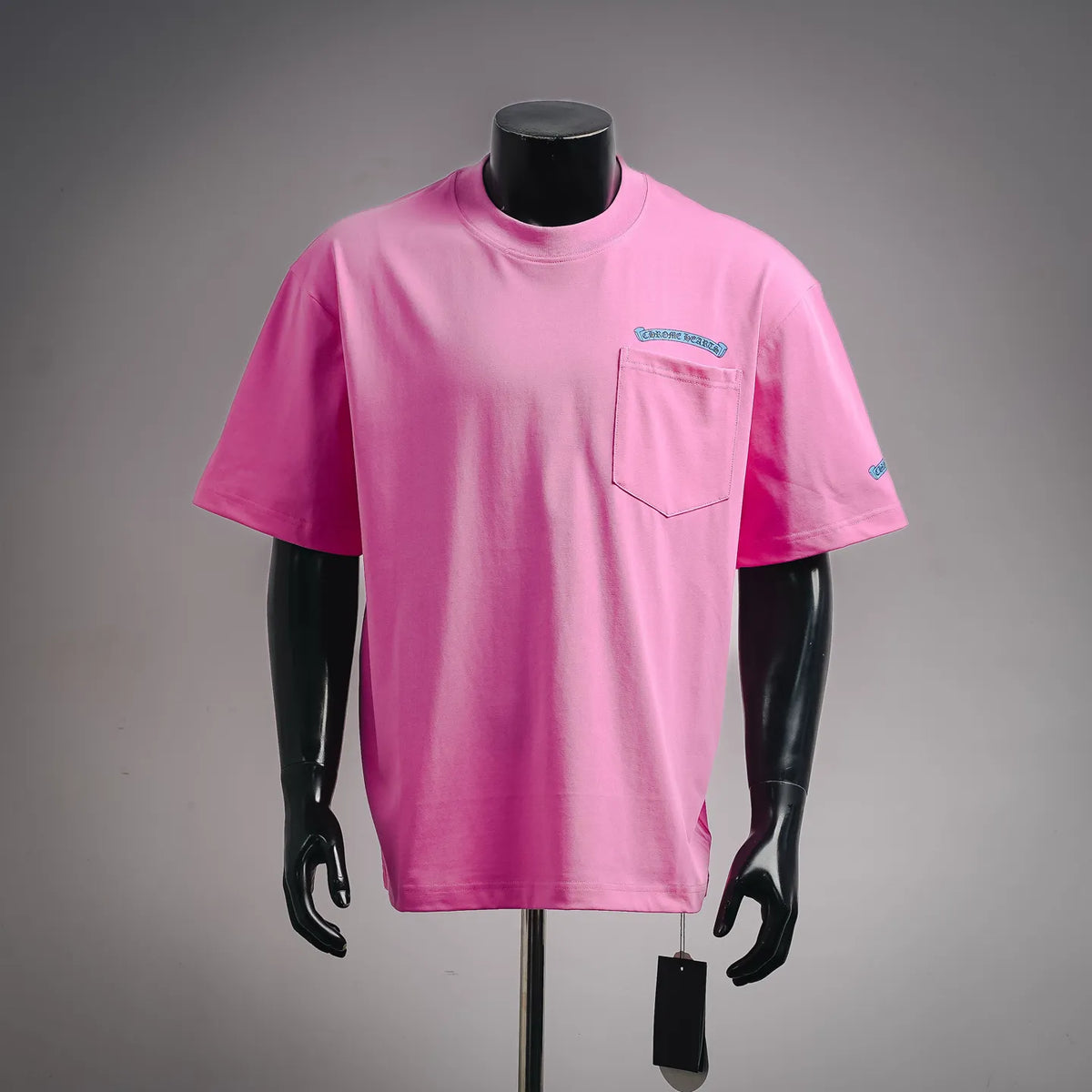 Pink short-sleeve T-shirt with chest pocket and small logo embroidery