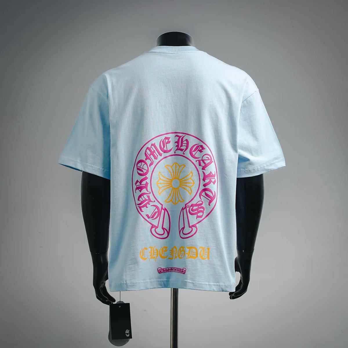 Light blue short-sleeve T-shirt with large back circular graphic