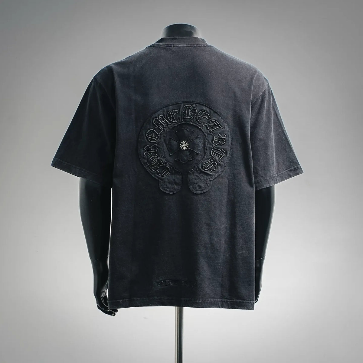 Black short-sleeve T-shirt with large back logo embroidery