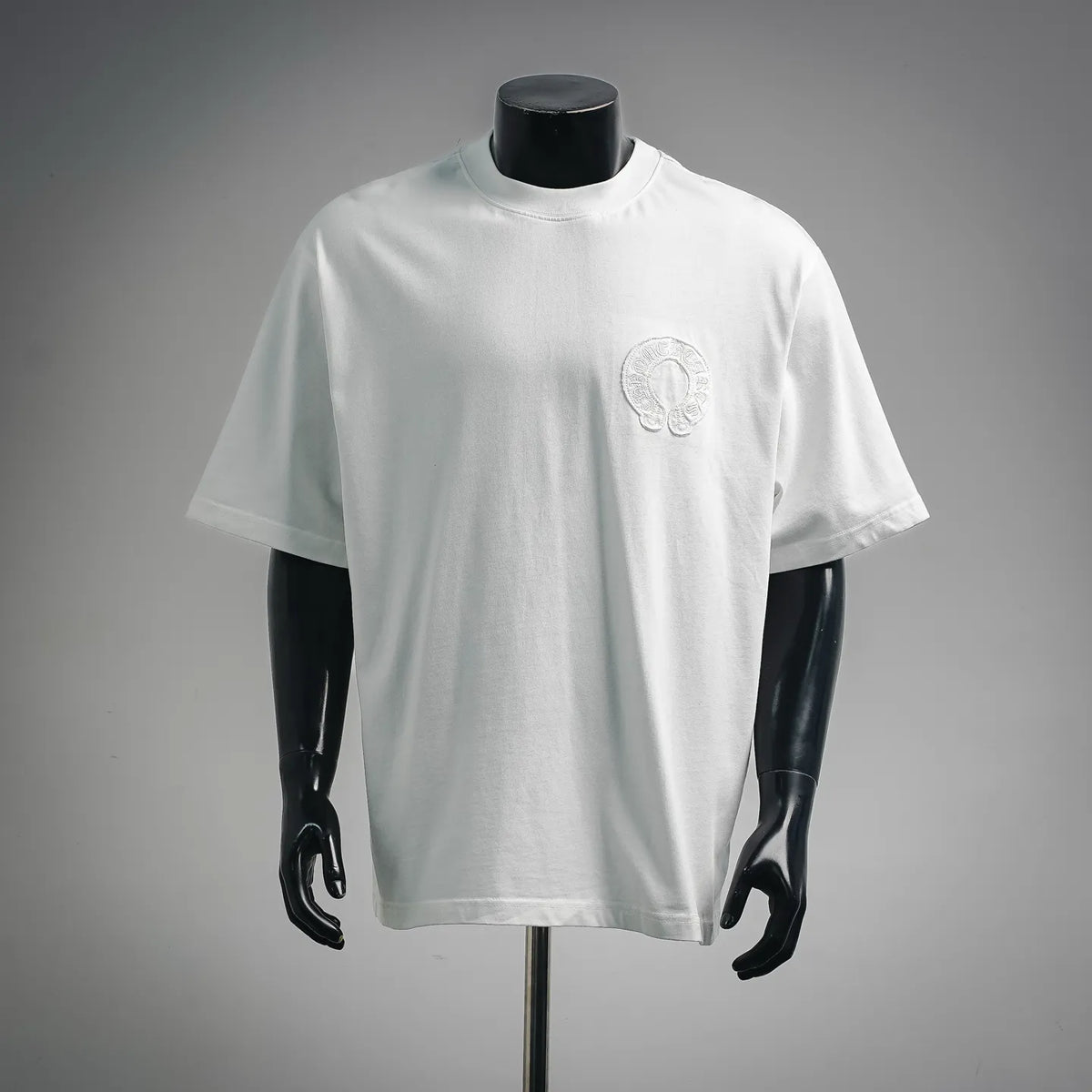 White short-sleeve T-shirt with small chest logo embroidery