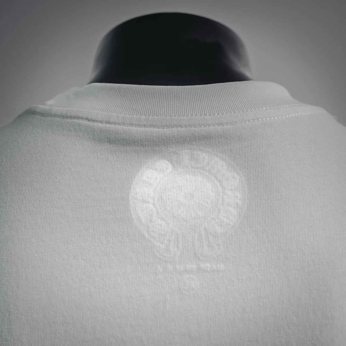 White T-shirt collar with raised textured back design