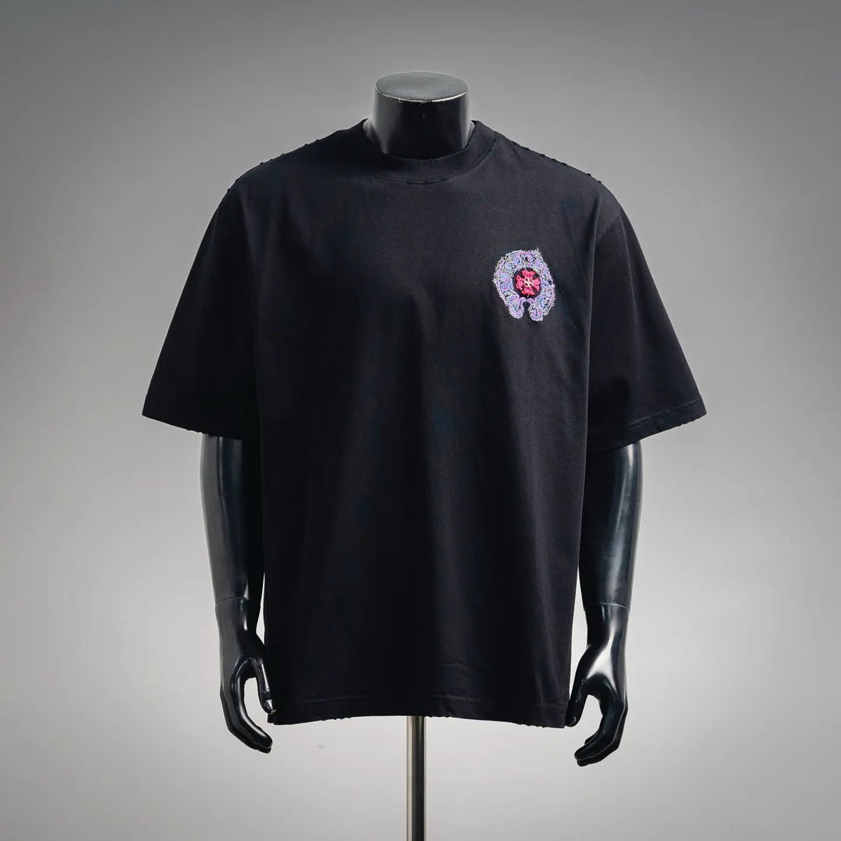 Black short-sleeve T-shirt with small colorful chest crest embroidery