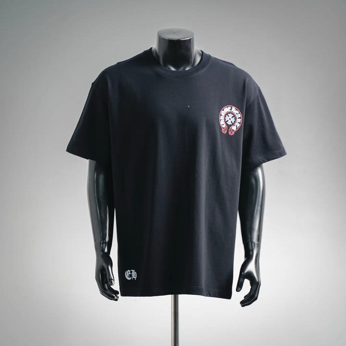 Black short-sleeve T-shirt with small chest circular graphic logo
