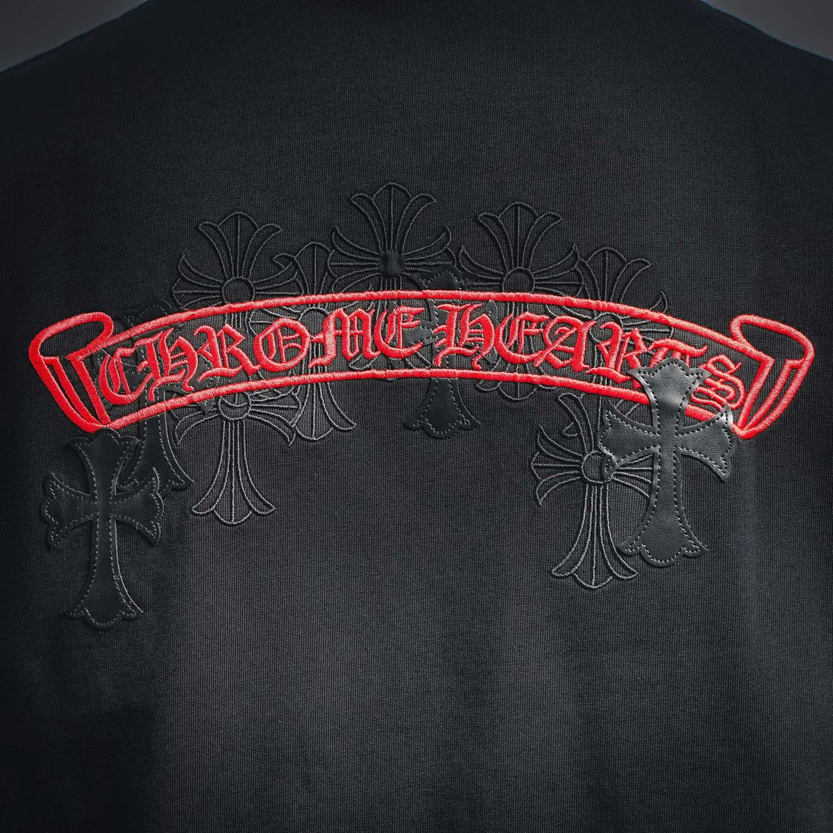 Black short-sleeve T-shirt back graphic logo in red and gray