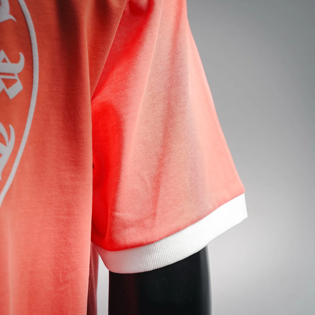 Coral pink short-sleeve T-shirt with white ribbed hem and sleeve cuff trim