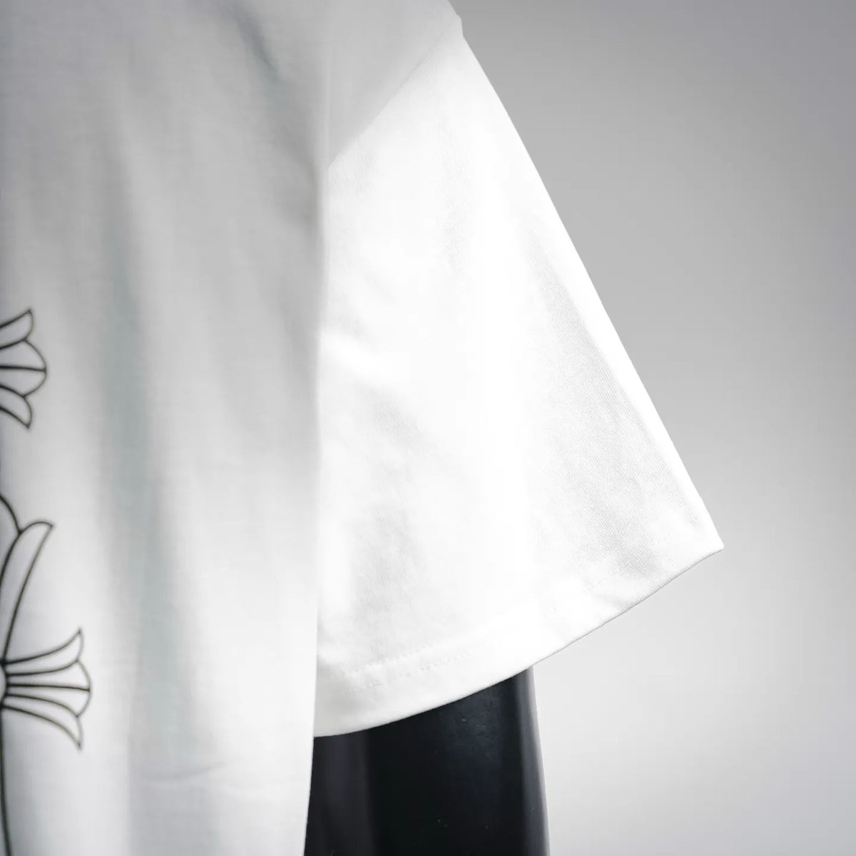 White T-shirt sleeve and side seam detail