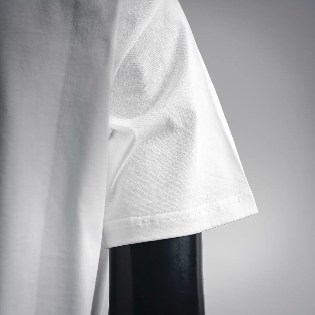 White short-sleeve T-shirt with clean curved hem