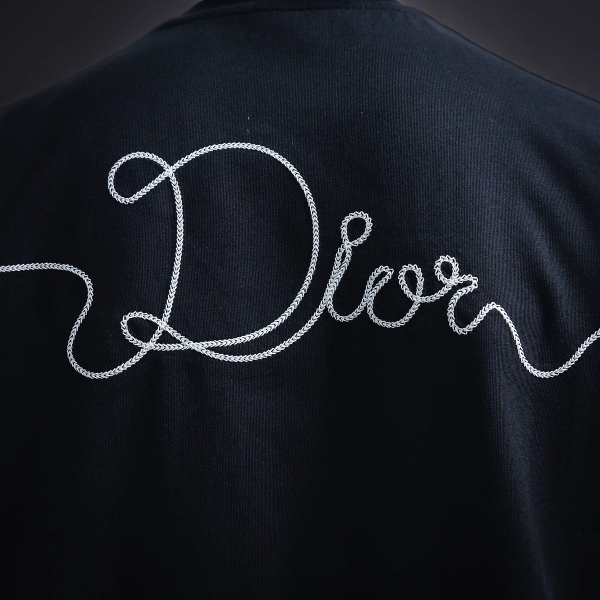Dior T-shirt back script logo embroidery in white on dark blue fabric