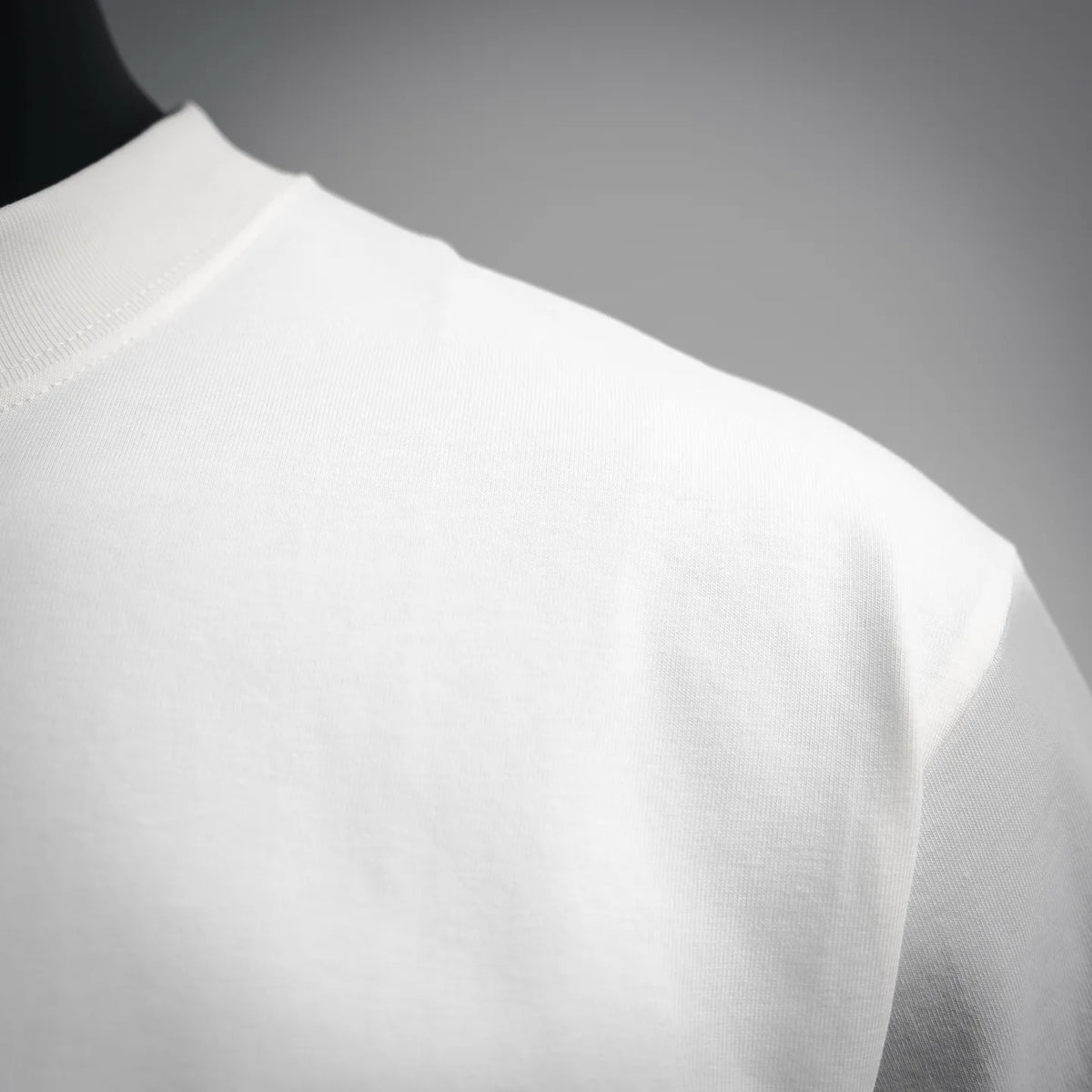White Dior crewneck T-shirt shoulder and upper back seam detail
