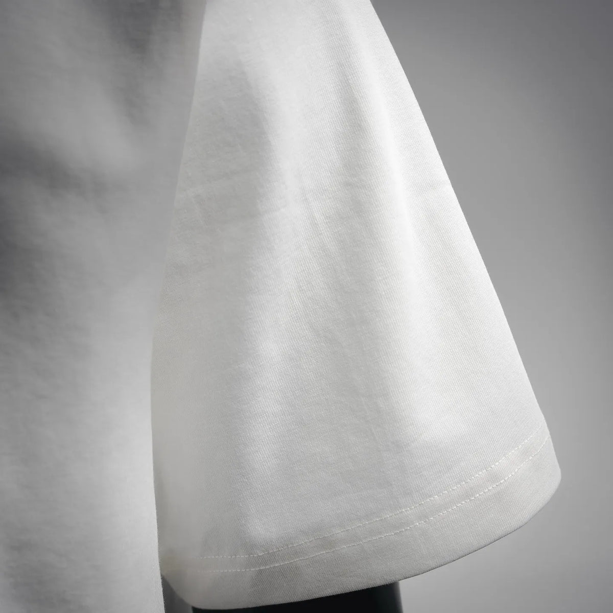 White Dior crewneck T-shirt short sleeve hem detail