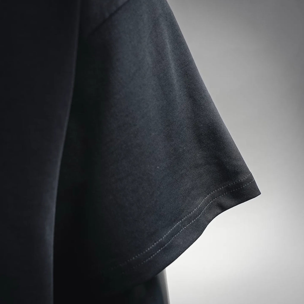 Black short-sleeve T-shirt sleeve with stitched hem