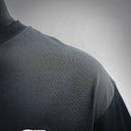 Black short-sleeve T-shirt shoulder and knit texture detail