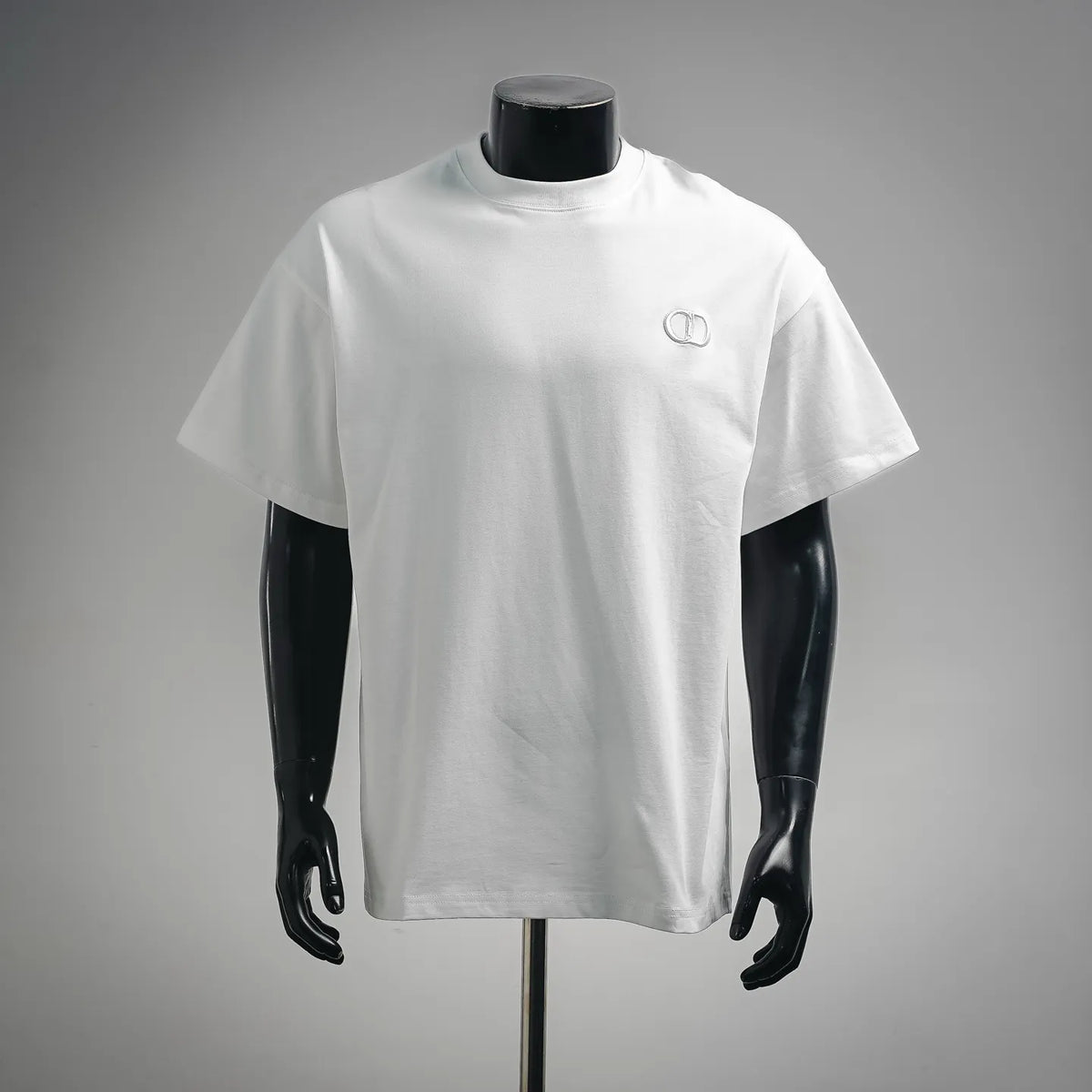 Dior white short-sleeve T-shirt with small chest logo patch