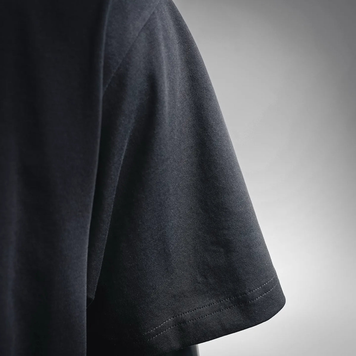 Black T-shirt short sleeve hem stitching detail