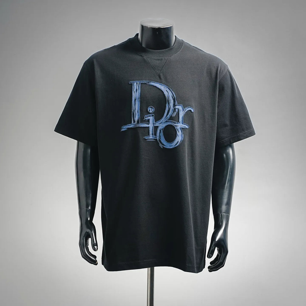 Dior short-sleeve T-shirt with blue embroidered logo on chest