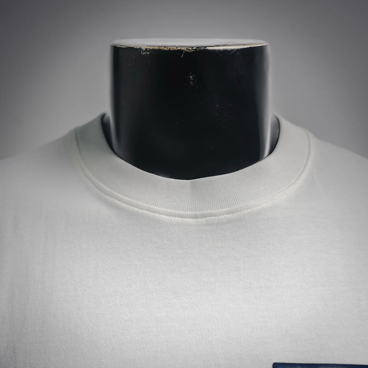 White Dior short-sleeve T-shirt crew neck collar on a mannequin
