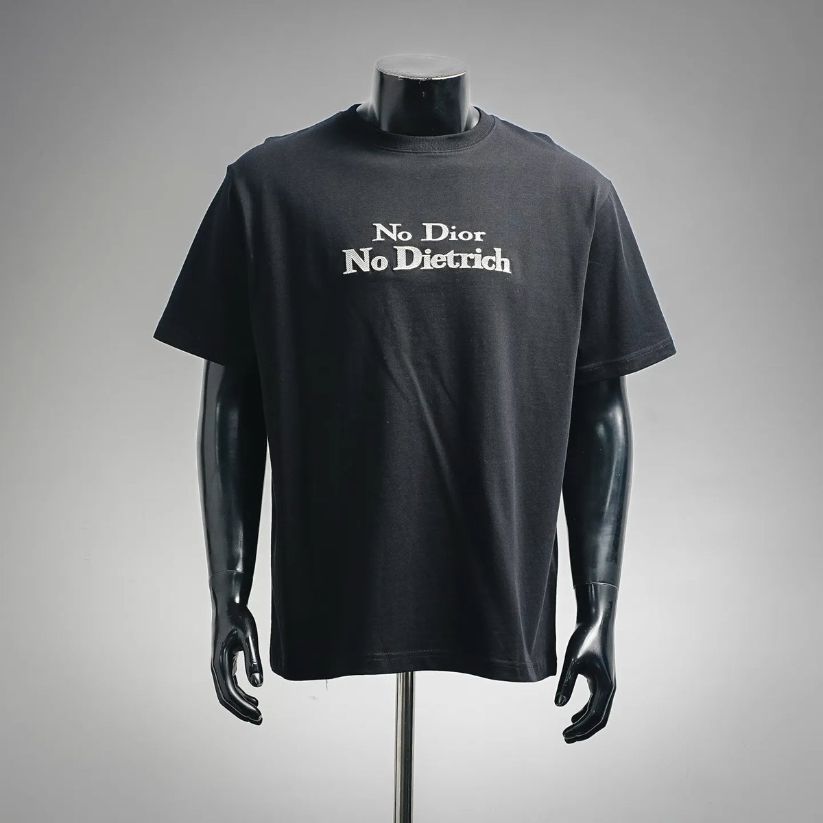 Men's short-sleeve T-shirt in dark color with front graphic text print