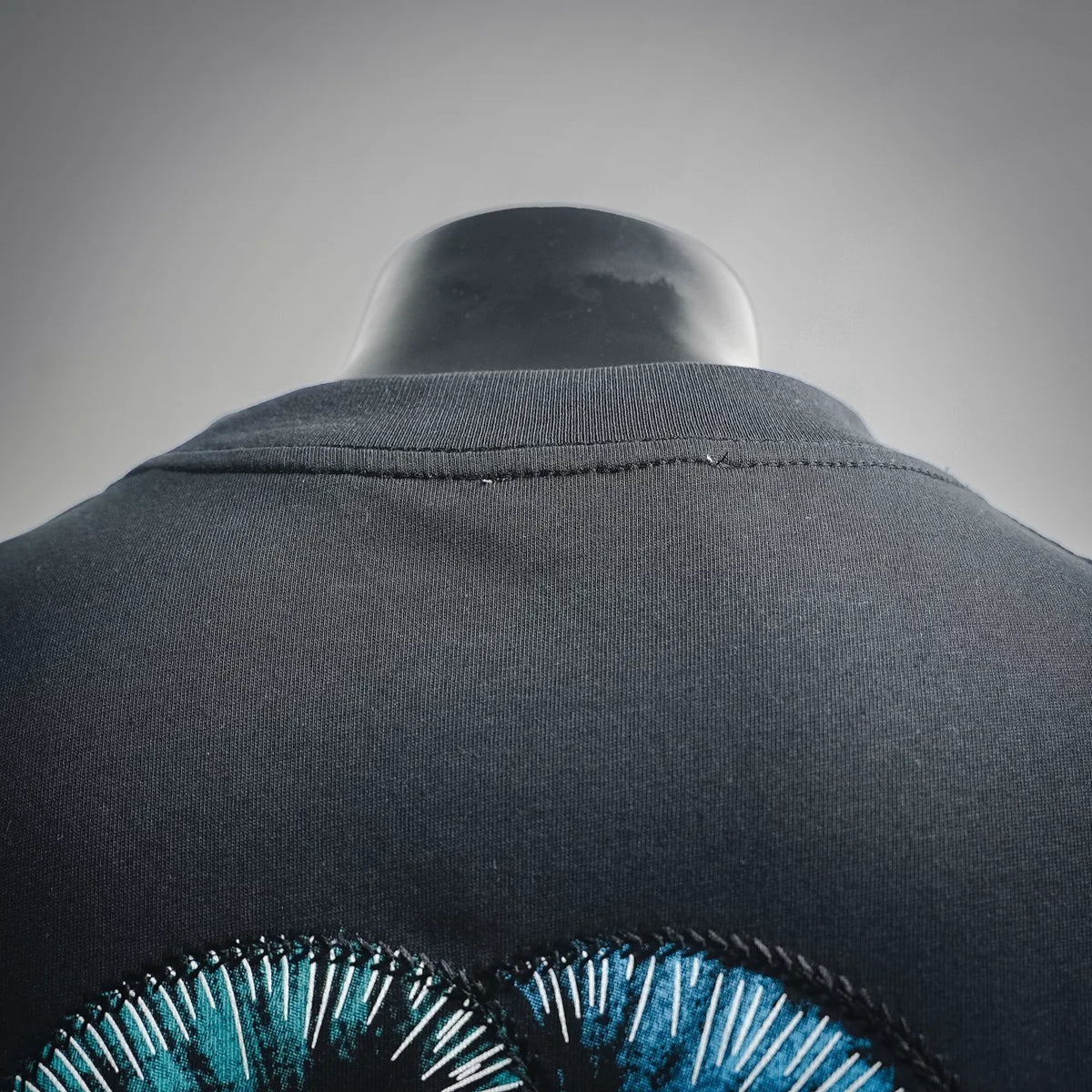Dior black crewneck T-shirt collar with top edge of blue embroidery detail