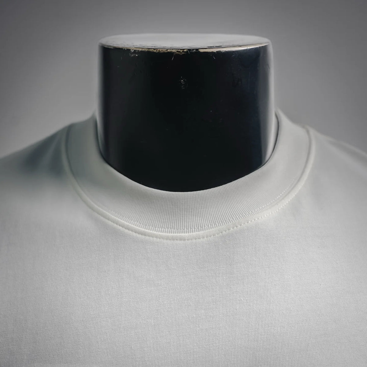Dior white crewneck short-sleeve T-shirt neckline close-up