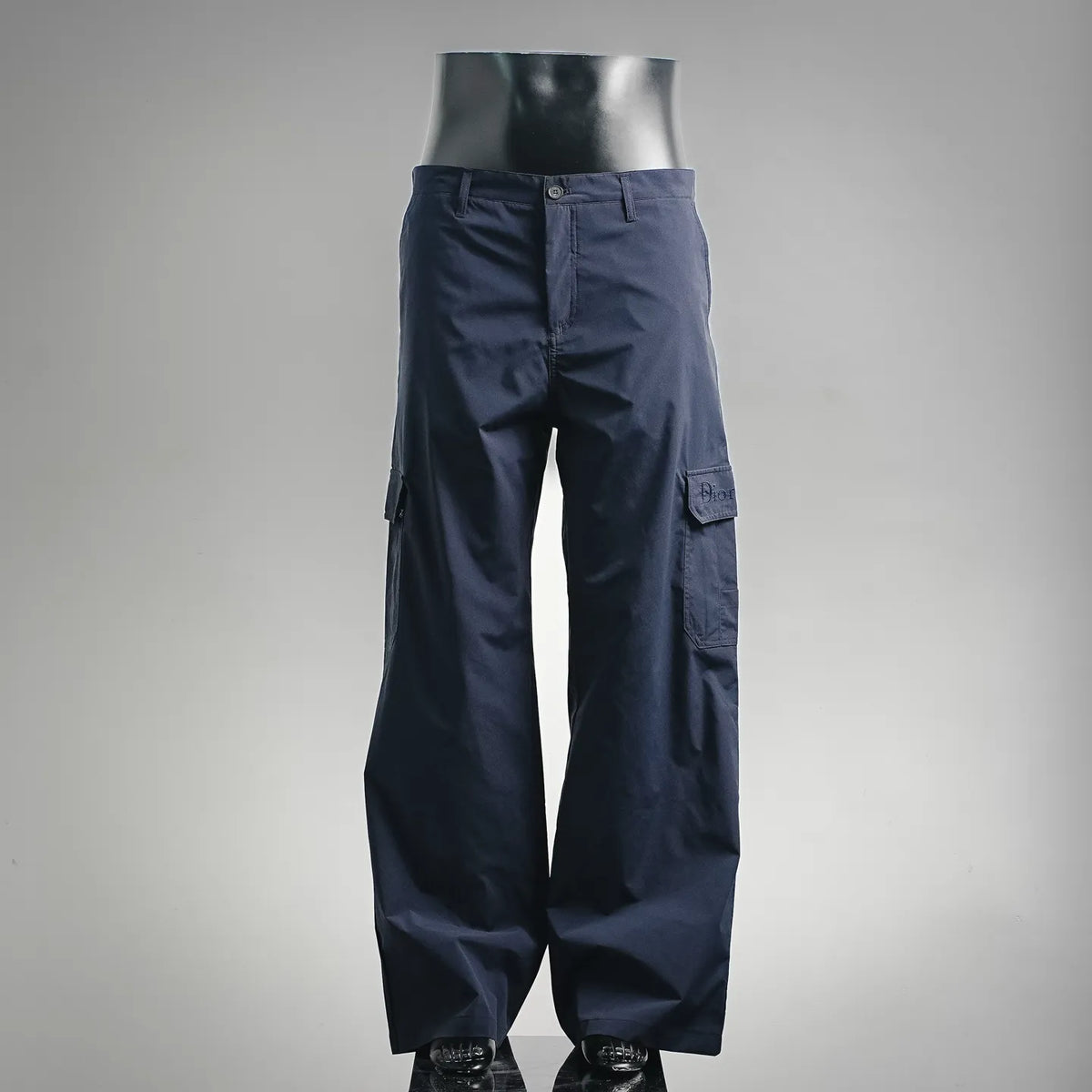 Navy cargo pants with side cargo pocket and straight leg